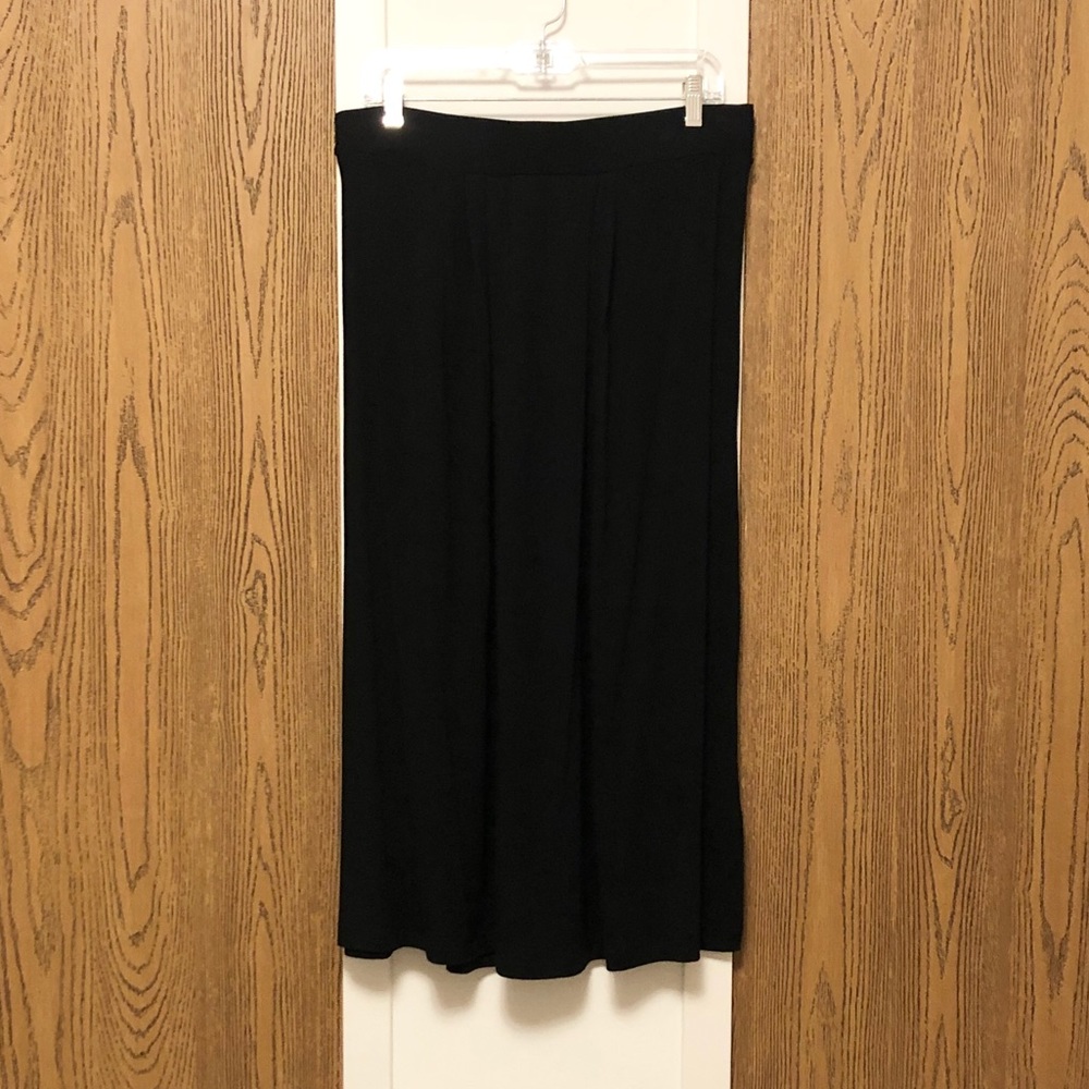 Dana Buchman maxi skirt in black